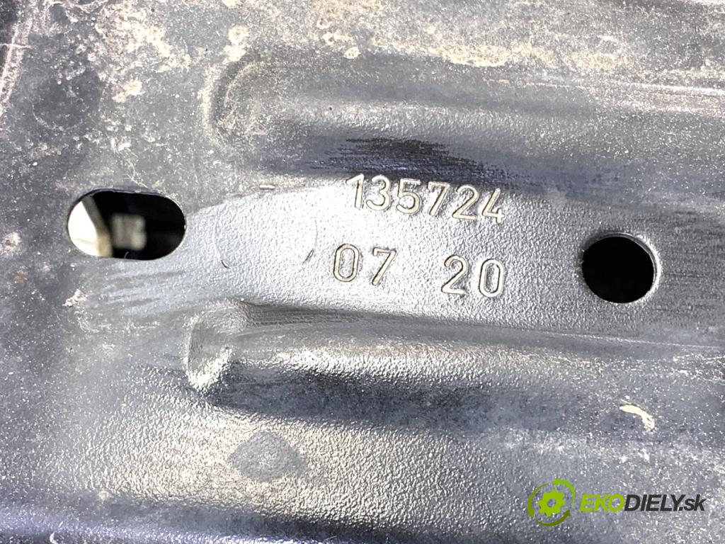 SKODA OCTAVIA III Kombi 2018 110 kW 2.0 TDI 1968 výztuha nárazníka přední část  (Přední výztuha)