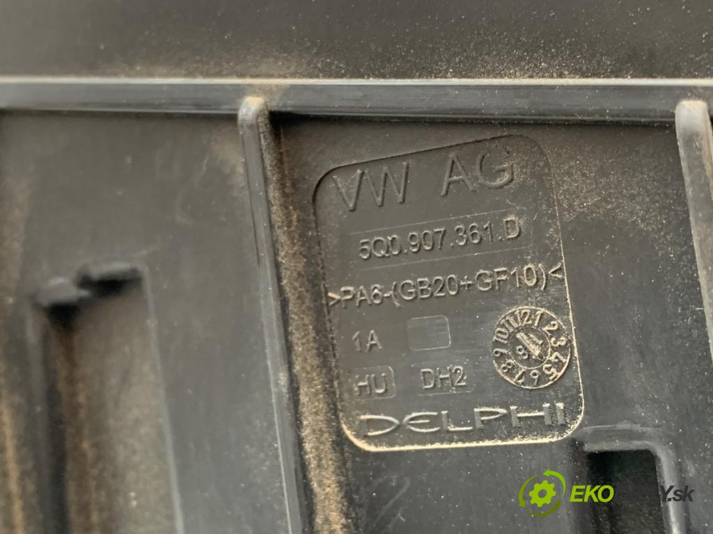 SKODA OCTAVIA III Kombi 2018 110 kW 2.0 TDI 1968 Skrinka poistková 5Q0937125B (Poistková skrinka)