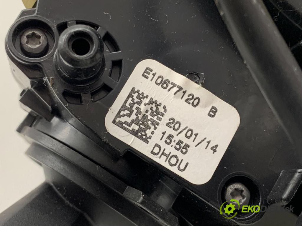 PEUGEOT 208 I liftback 2014 60 kW 1.2 VTI 82 1199 přepínač kombinovaný 98081767ZD (Páčky pod volantem)