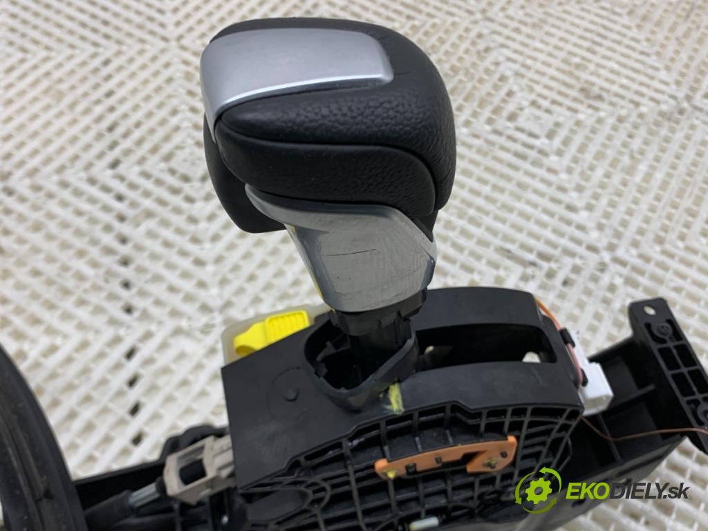 NISSAN JUKE SUV 2023 84 kW 1.0 999 kulisa 349016PA0B (Řadicí páka (kulisa) )