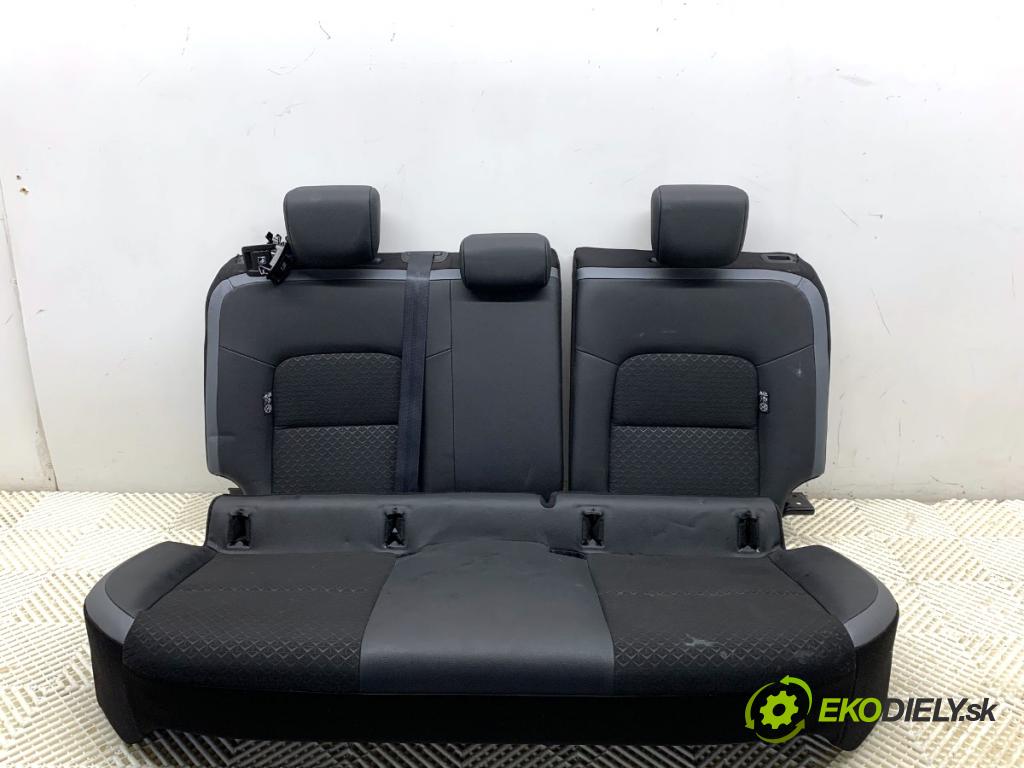 NISSAN JUKE SUV 2023 84 kW 1.0 999 Sedadlo druhý rad 