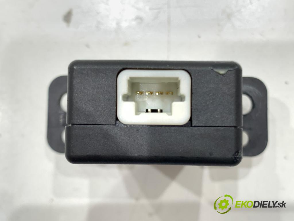 NISSAN JUKE SUV 2023 84 kW 1.0 999 HNÍZDO: USB CBC0033-030010