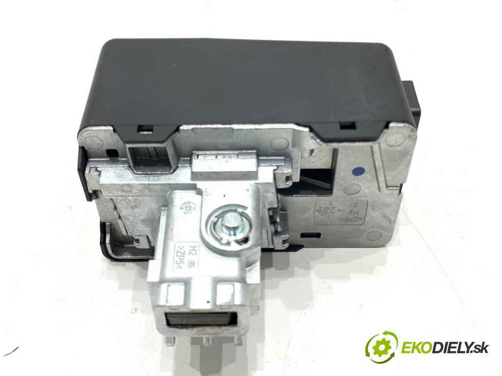 NISSAN JUKE SUV 2023 84 kW 1.0 999 blokáda volantu 487008065R (Riadenie ostatné)