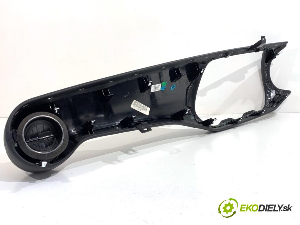NISSAN JUKE SUV 2023 84 kW 1.0 999 lišty kryt přístrojovky 684116PE4A