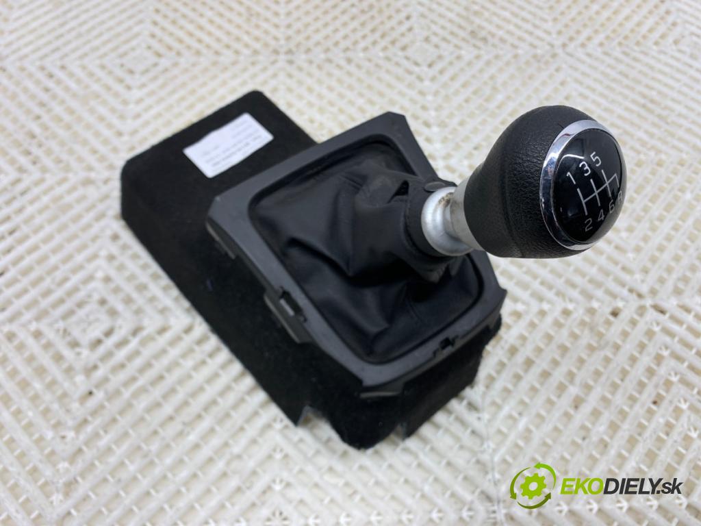 SUZUKI SX4 liftback 2019 103 kW 1.4 T (AKK 414) 1373 Kulisa 28139-62M00 (Rýchlostná páka (kulisa))