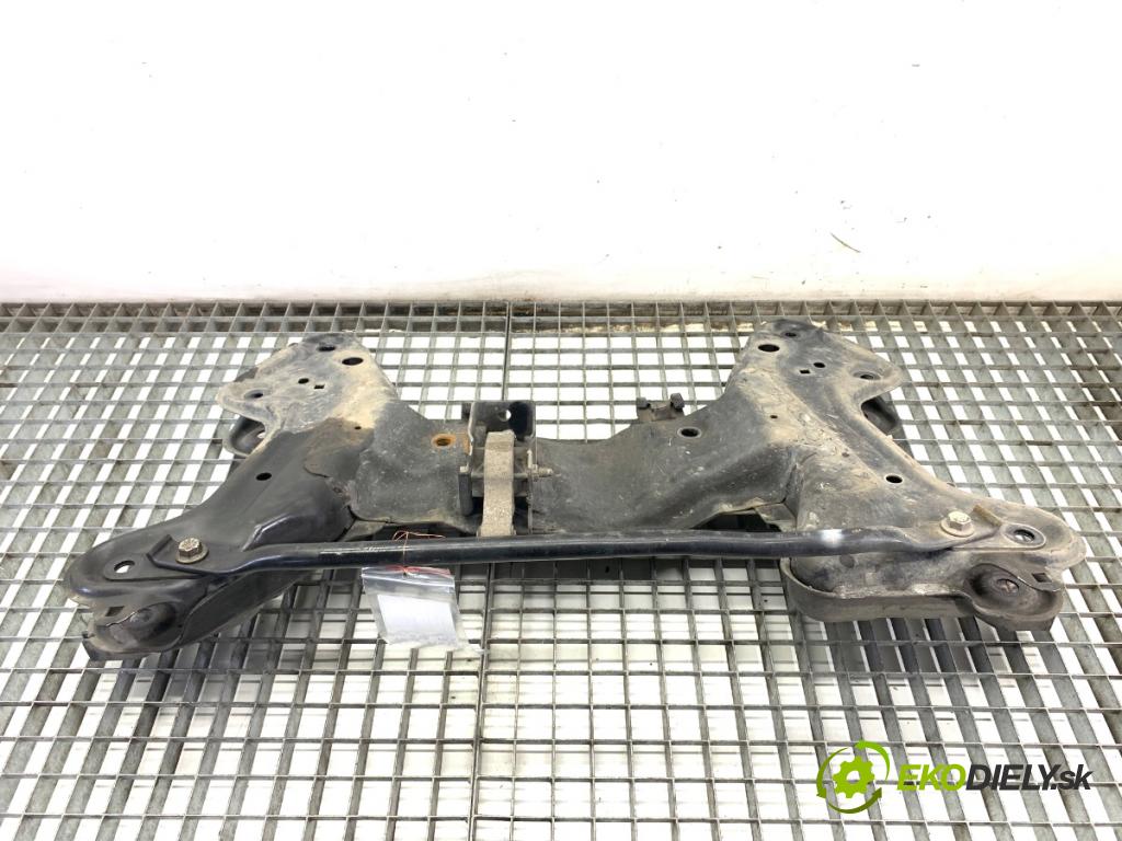 PEUGEOT 208 I liftback 2014 60 kW 1.2 VTI 82 1199 výztuha pod motor  (Přední výztuha)