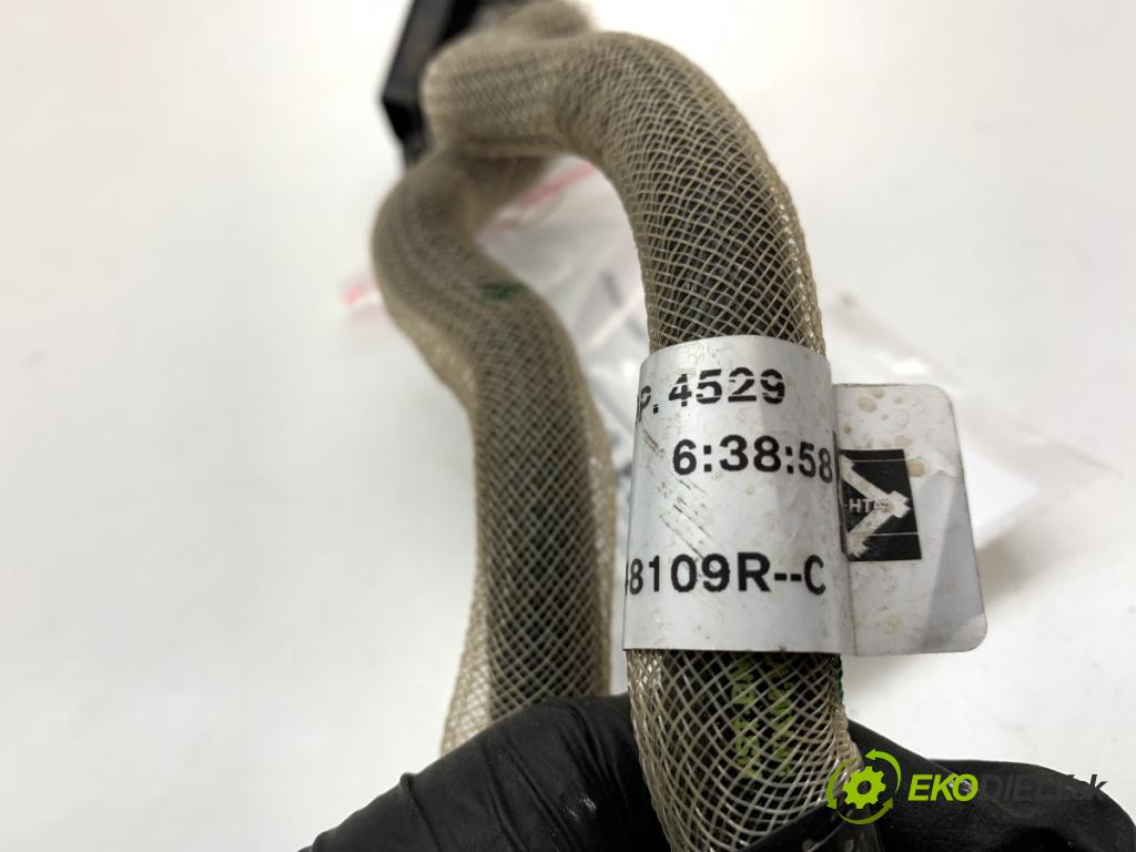 NISSAN JUKE SUV 2023 84 kW 1.0 999 snímač tlaku spalín DPF 227707094R