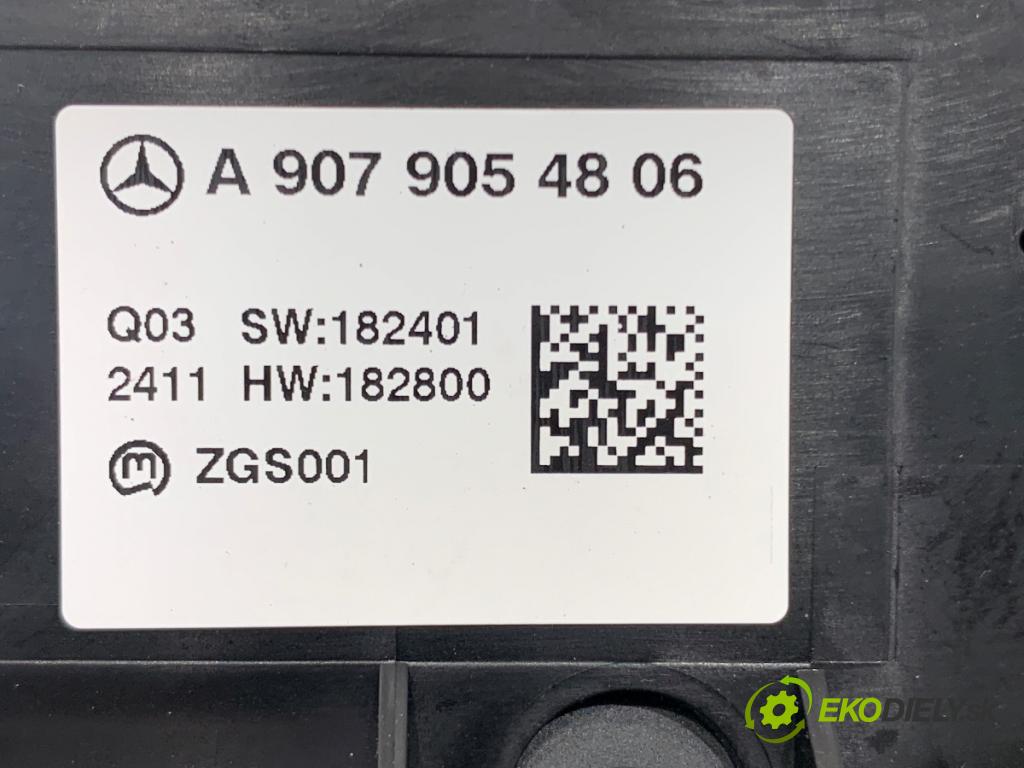 MERCEDES-BENZ SPRINTER 3,5-t Platforma / podwozie Platforma / podwozie 2022 125 kW 317 CDI (910.030) 1950 Panel ovládania kúrenia A9079054806 (Prepínacie páčky pod volantom)