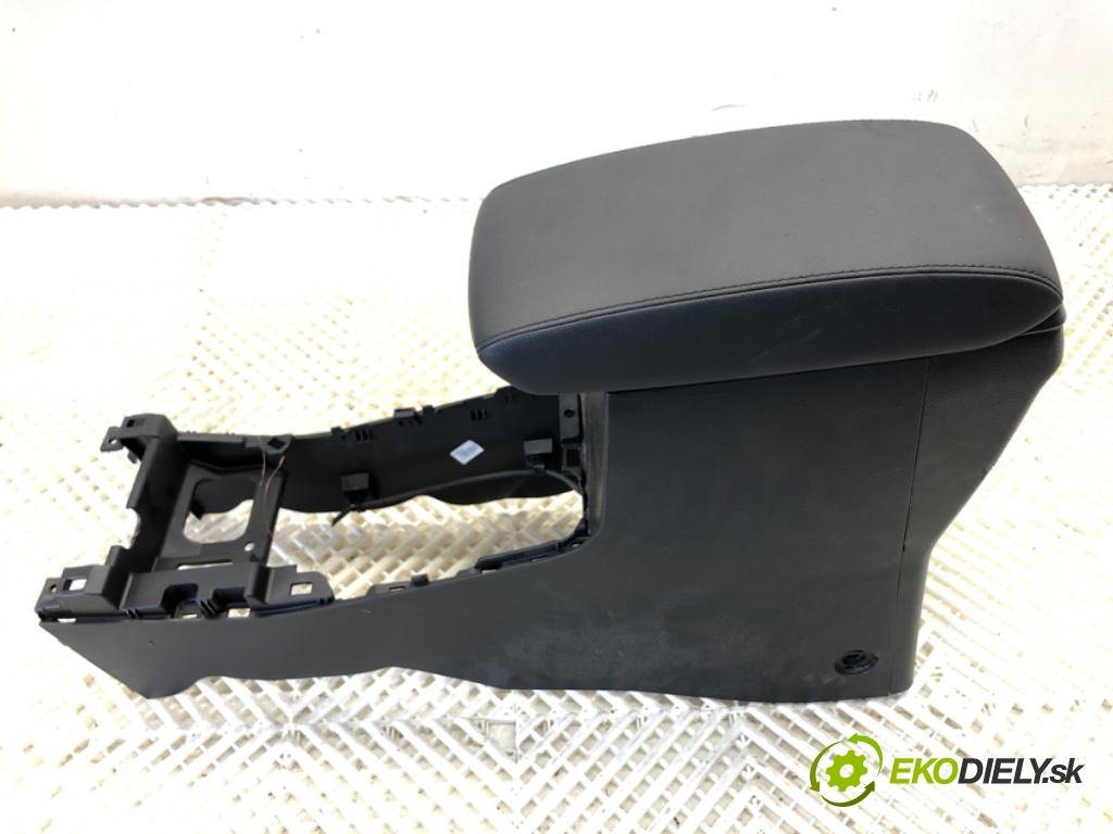SUZUKI SX4 liftback 2019 103 kW 1.4 T (AKK 414) 1373 Lakťová opierka  (Lakťová opierka)