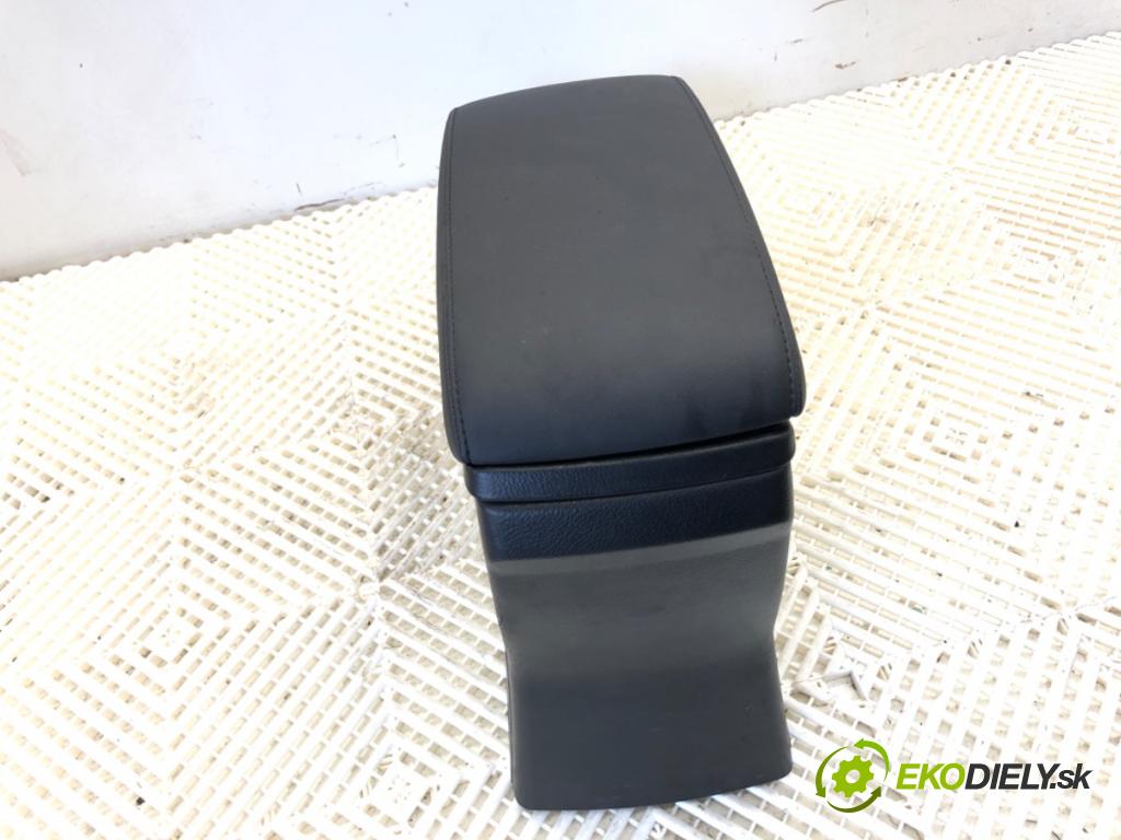SUZUKI SX4 liftback 2019 103 kW 1.4 T (AKK 414) 1373 Lakťová opierka  (Lakťová opierka)