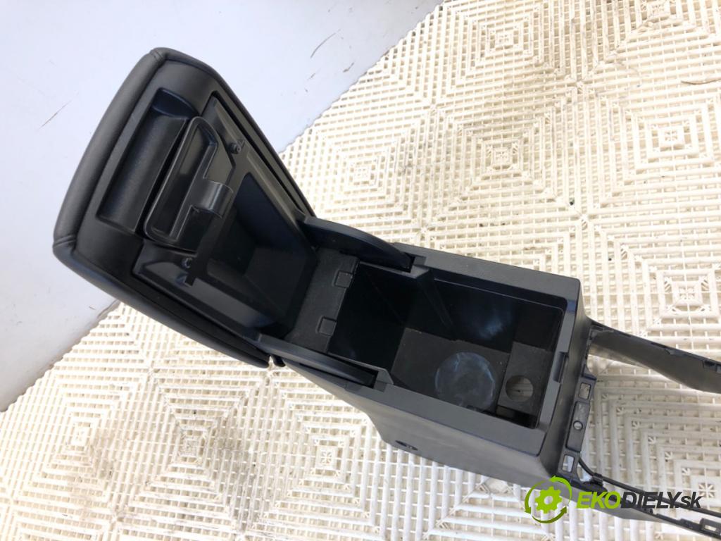 SUZUKI SX4 liftback 2019 103 kW 1.4 T (AKK 414) 1373 Lakťová opierka  (Lakťová opierka)