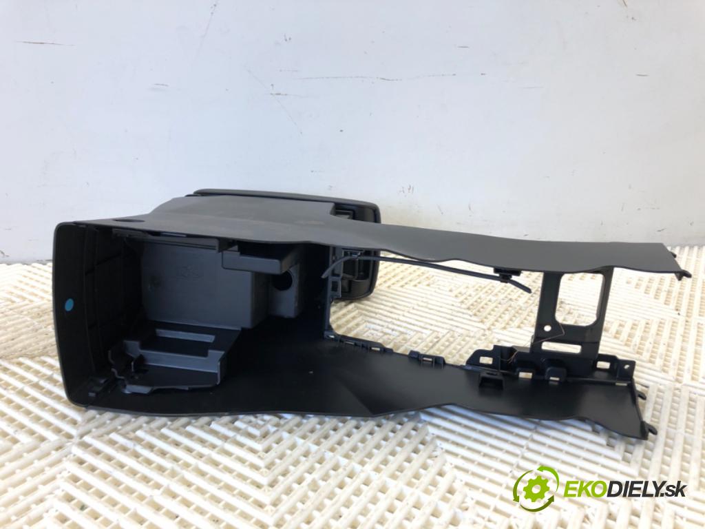 SUZUKI SX4 liftback 2019 103 kW 1.4 T (AKK 414) 1373 Lakťová opierka  (Lakťová opierka)
