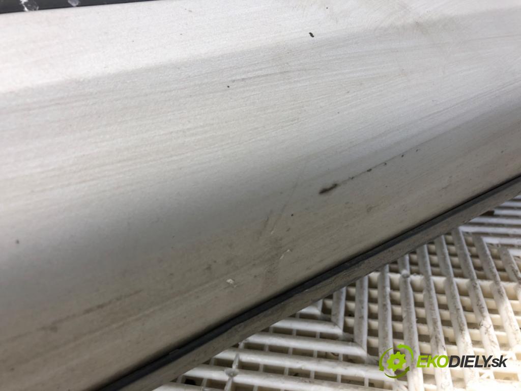 SUZUKI SX4 liftback 2019 103 kW 1.4 T (AKK 414) 1373 Lišta prahová pravy