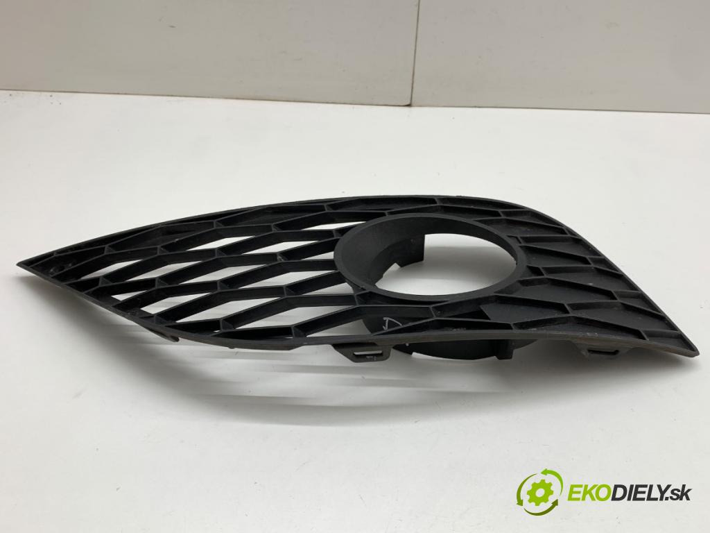 SEAT EXEO Kombi 2012 155 kW 2.0 TFSI 1984 Mriežky nárazníka pravy predný 3R0853192