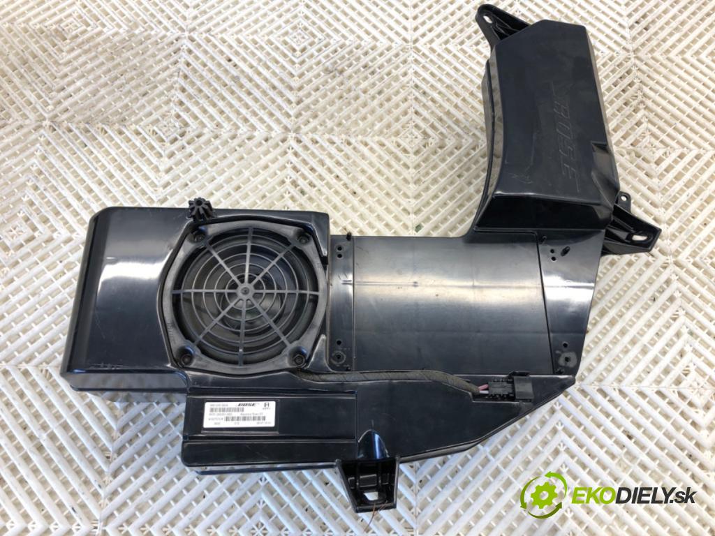 SEAT EXEO Kombi 2012 155 kW 2.0 TFSI 1984 subwoofer 3R0035382A (Audio zařízení)