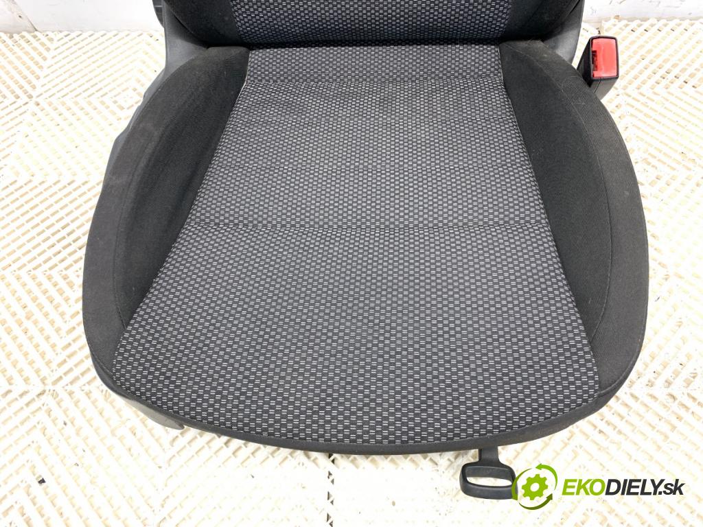 SKODA OCTAVIA III liftback 2013 132 kW 1.8 TSI 1798 Sedadlo pravy predný