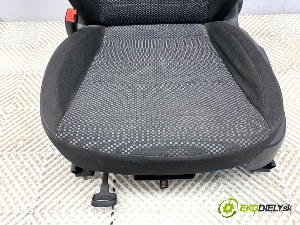 SKODA OCTAVIA III liftback 2013 132 kW 1.8 TSI 1798 Sedadlo ľavy predný