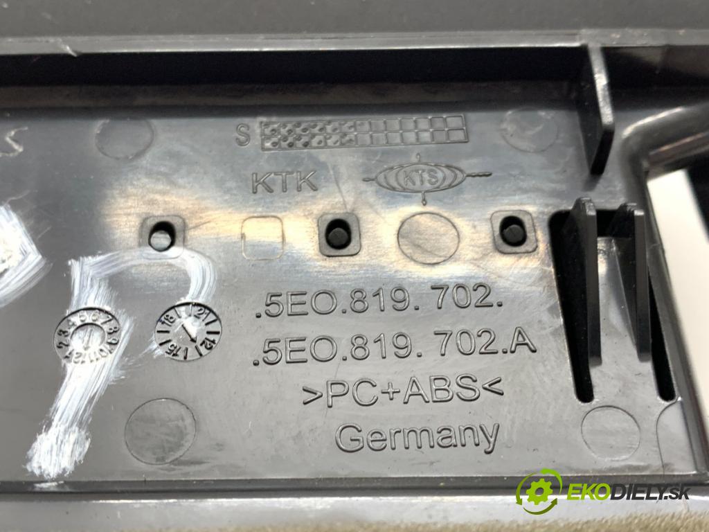 SKODA OCTAVIA III liftback 2013 132 kW 1.8 TSI 1798 mří topení pravý přední část 5E0819702
