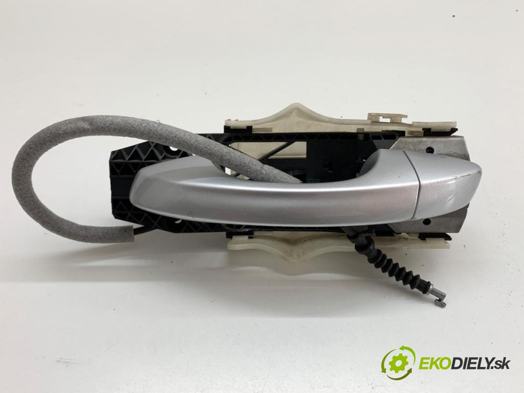 SKODA OCTAVIA III liftback 2013 132 kW 1.8 TSI 1798 klika vnejší levý přední část 5L0837885C