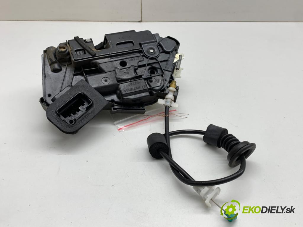SKODA OCTAVIA III liftback 2013 132 kW 1.8 TSI 1798 zámok Dvere pravy zad 5E0839016