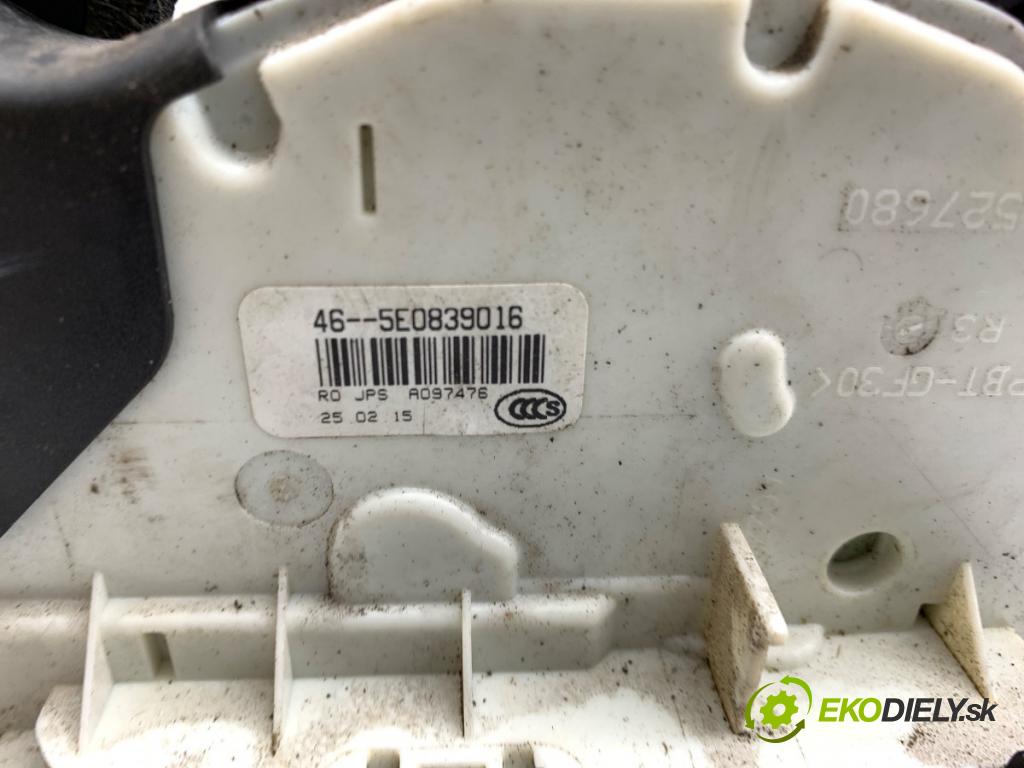 SKODA OCTAVIA III liftback 2013 132 kW 1.8 TSI 1798 zámok Dvere pravy zad 5E0839016