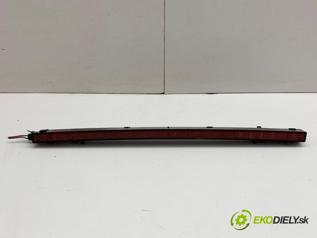 SKODA OCTAVIA III liftback 2013 132 kW 1.8 TSI 1798 světlo brzdových světel 