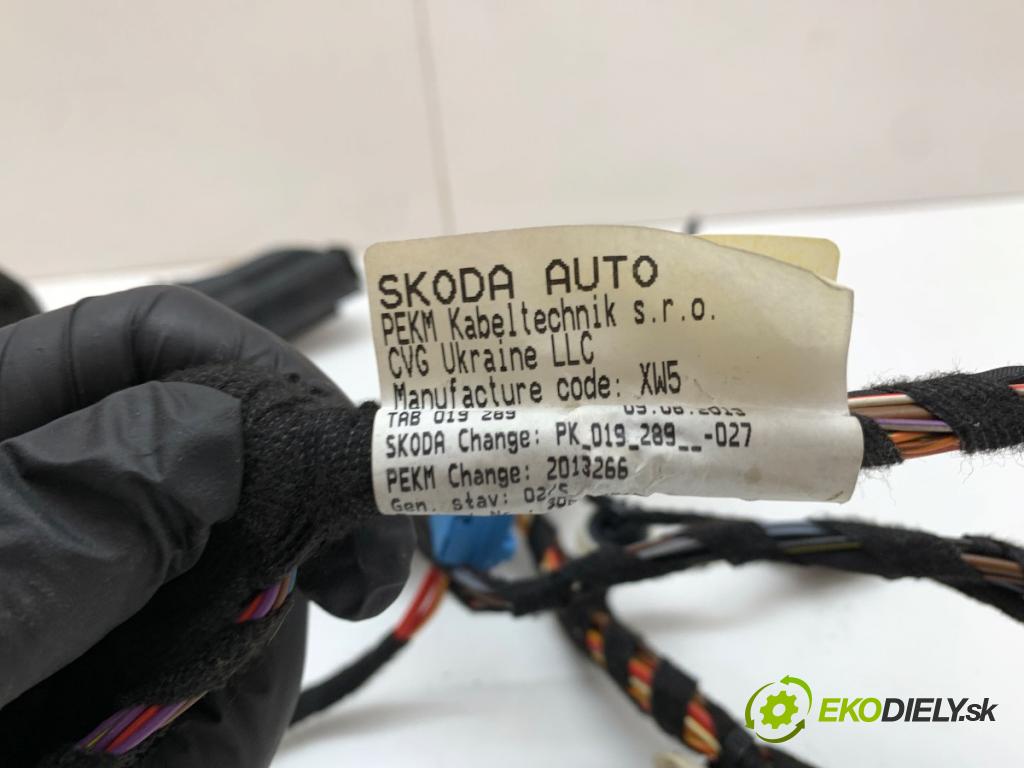 SKODA OCTAVIA III liftback 2013 132 kW 1.8 TSI 1798 káblovačka dveře přední část levý 5E1971120H
