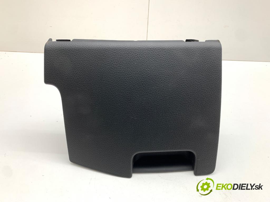 SKODA SUPERB III Kombi 2016 110 kW 2.0 TDI 1968 Priehradka, kastlík volantu 3V1857921