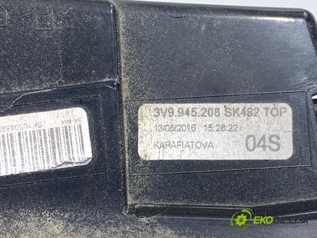 SKODA SUPERB III Kombi 2016 110 kW 2.0 TDI 1968 světlo pravý zadní část 3V9945208SK