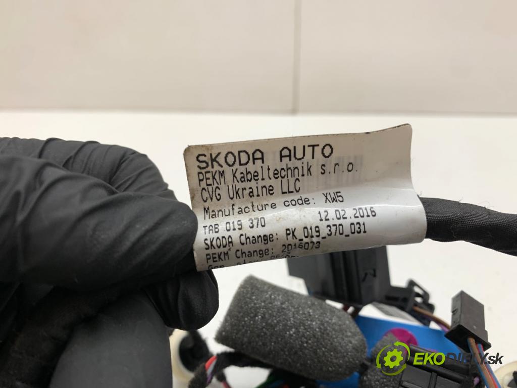 SKODA SUPERB III Kombi 2016 110 kW 2.0 TDI 1968 káblovačka dveře přední část pravý 3V1971121AM