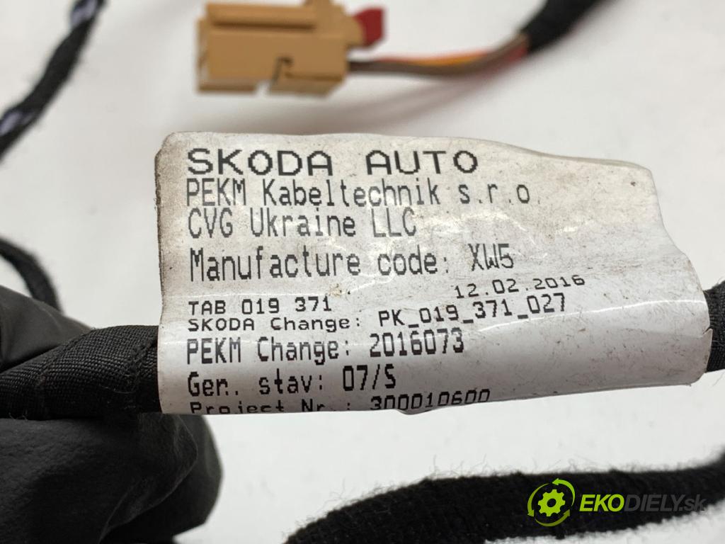 SKODA SUPERB III Kombi 2016 110 kW 2.0 TDI 1968 káblovačka dveře zadní část levý 3V0971693Q