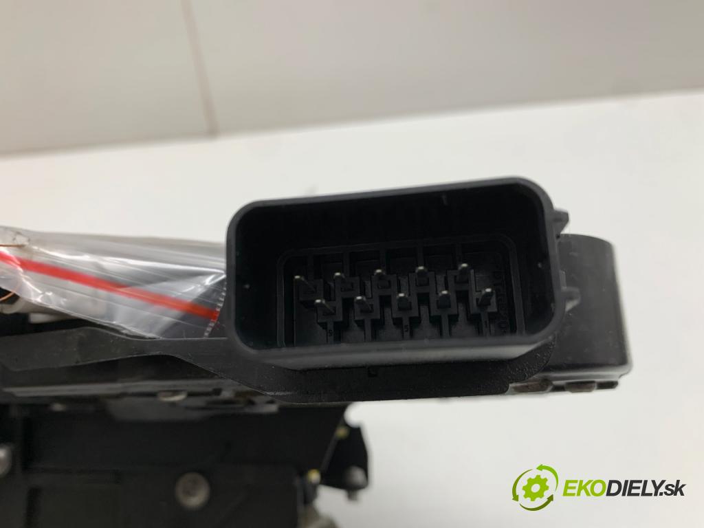 FORD KUGA I SUV 2010 100 kW 2.0 TDCi 1997 zámok dveře pravý zadní část 8V4A-S26412-GA