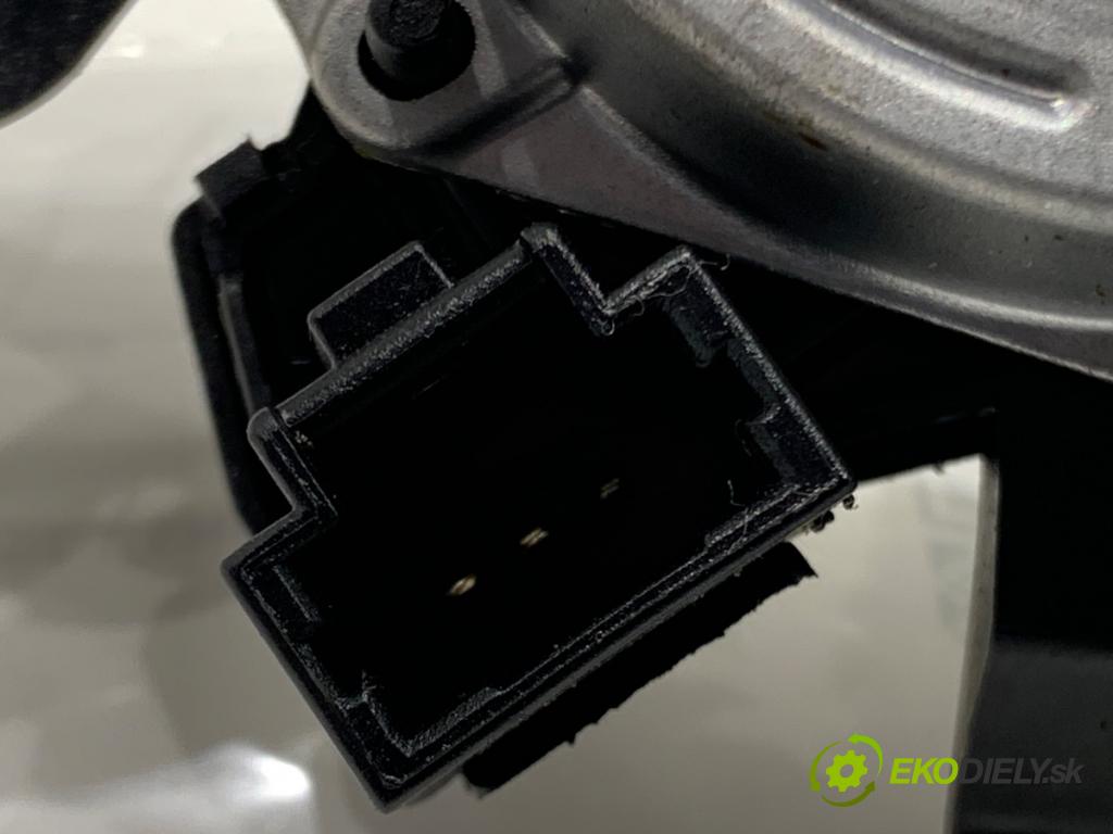DACIA DUSTER SUV 2016 92 kW 1.2 TCe 125 1197 Motor stieračov zad 287102467R