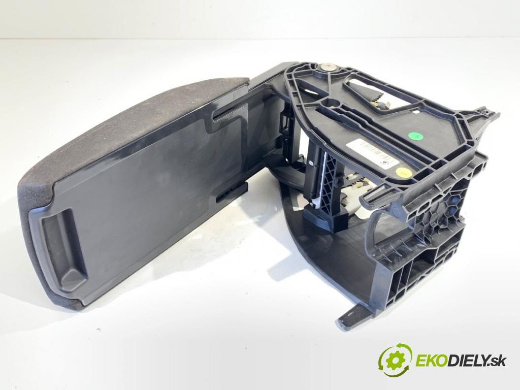 SKODA OCTAVIA III liftback 2013 132 kW 1.8 TSI 1798 loketní opěrka 5E0864207 (Loketní opěrka)