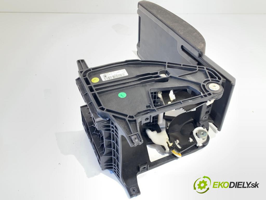 SKODA OCTAVIA III liftback 2013 132 kW 1.8 TSI 1798 loketní opěrka 5E0864207 (Loketní opěrka)