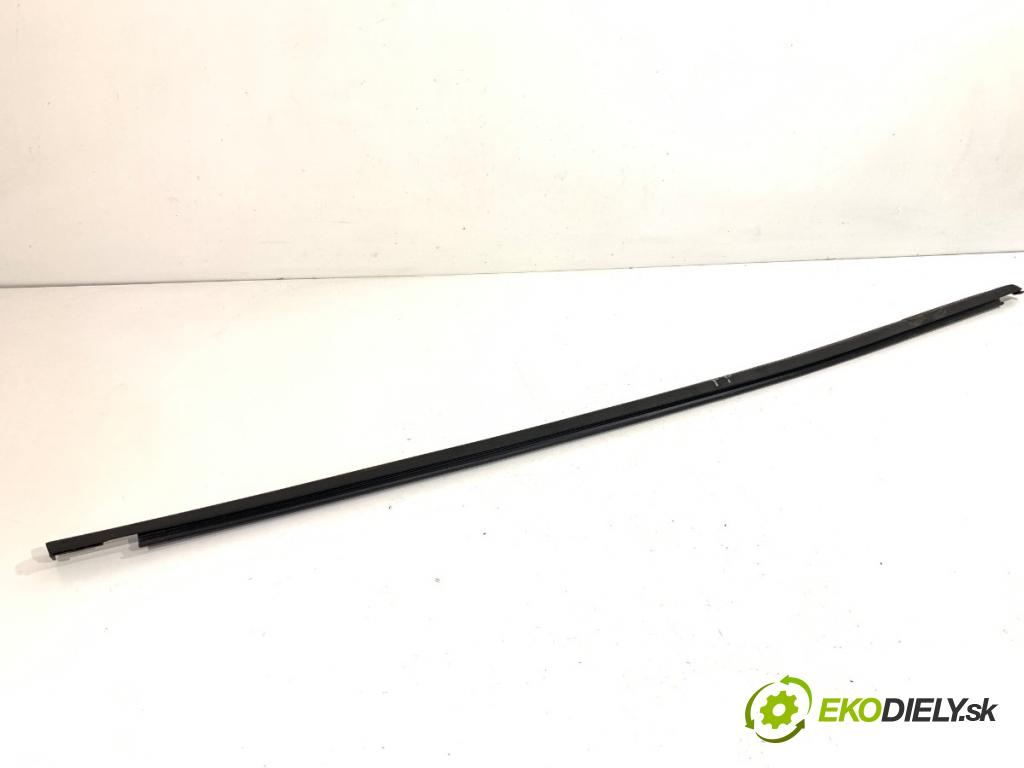 SKODA OCTAVIA III liftback 2013 132 kW 1.8 TSI 1798 lišta Sbírání: přední část pravý 5E0837477