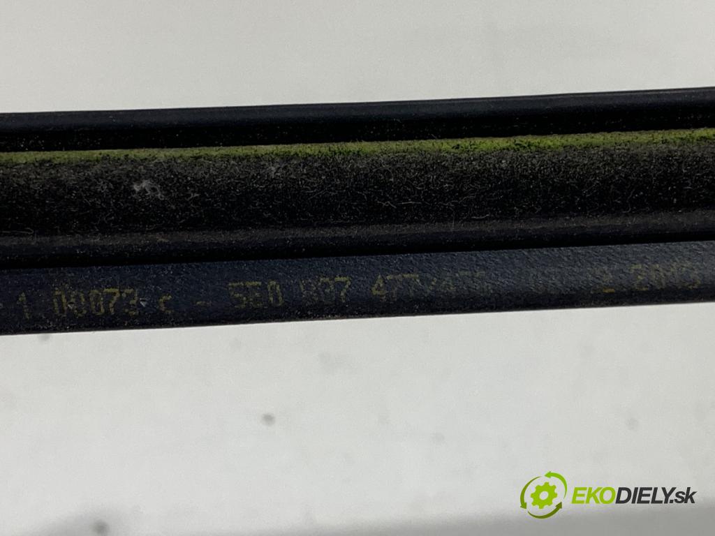 SKODA OCTAVIA III liftback 2013 132 kW 1.8 TSI 1798 lišta Sbírání: přední část pravý 5E0837477