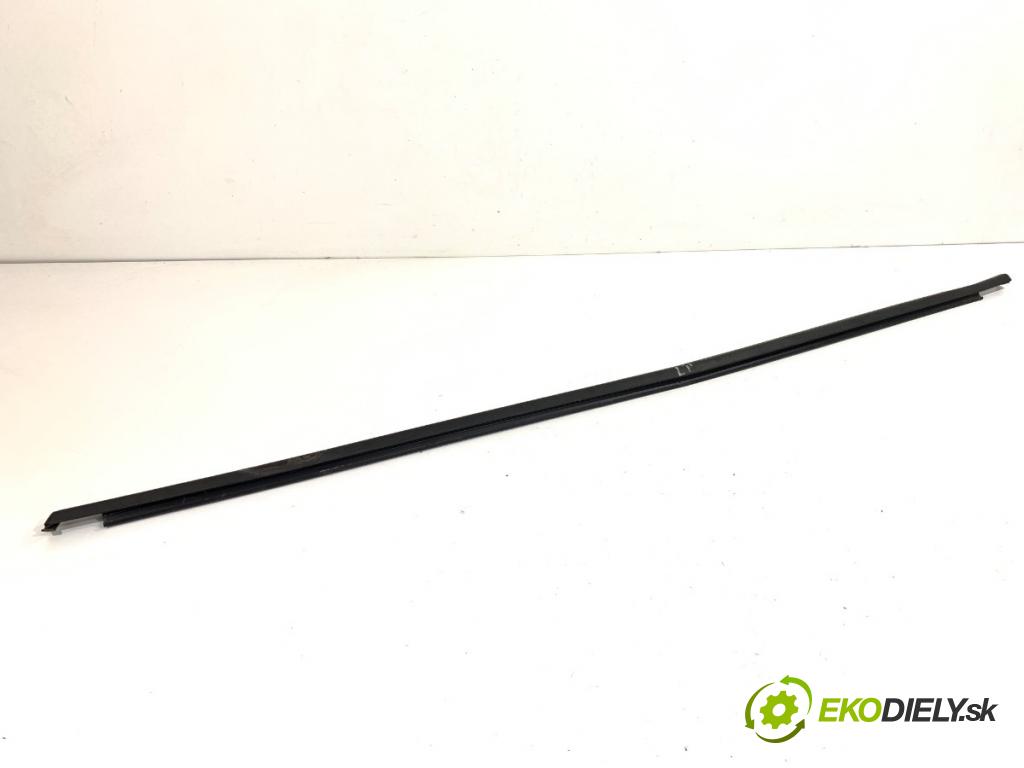 SKODA OCTAVIA III liftback 2013 132 kW 1.8 TSI 1798 lišta Sbírání: přední část levý 5E0837477