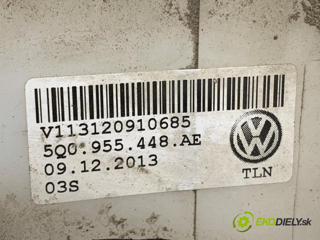 SKODA OCTAVIA III liftback 2013 132 kW 1.8 TSI 1798 nádržka ostřikovačů 5Q0955448AE