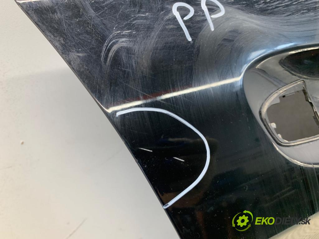 MERCEDES-BENZ CLA Shooting Brake Kombi 2017 100 kW CLA 200 CDI / d (117.908) 2143 Dvere pravy predný 696