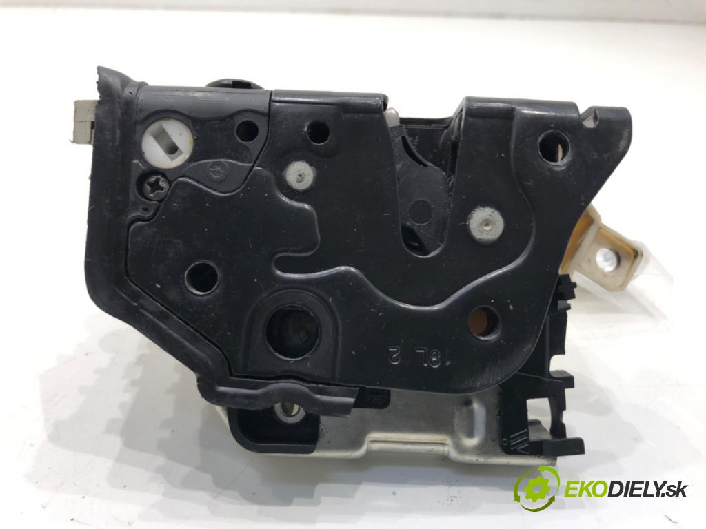 AUDI A4 B8 sedan 2012 125 kW 1.8 TFSI 1798 zámok dveře levý zadní část