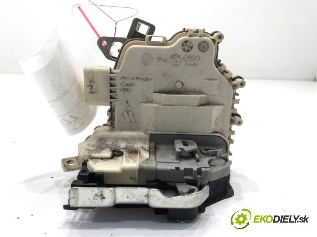 AUDI A4 B8 sedan 2012 125 kW 1.8 TFSI 1798 zámok dveře levý zadní část