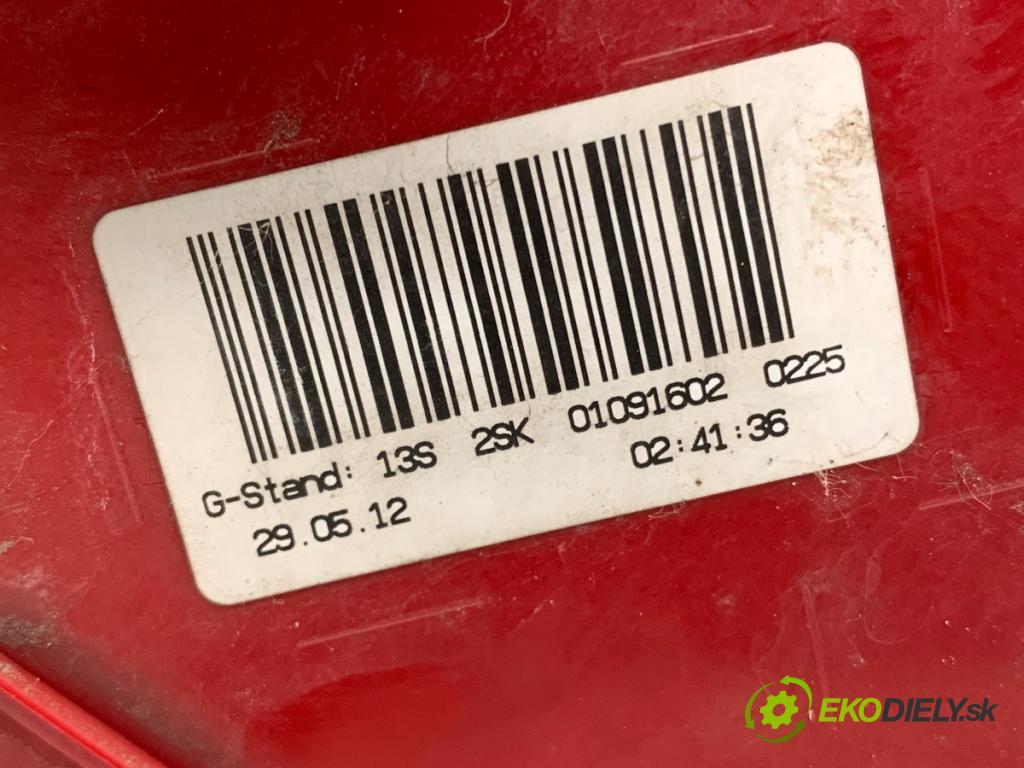 AUDI A4 B8 sedan 2012 125 kW 1.8 TFSI 1798 světlo pravý zadní část 01091602