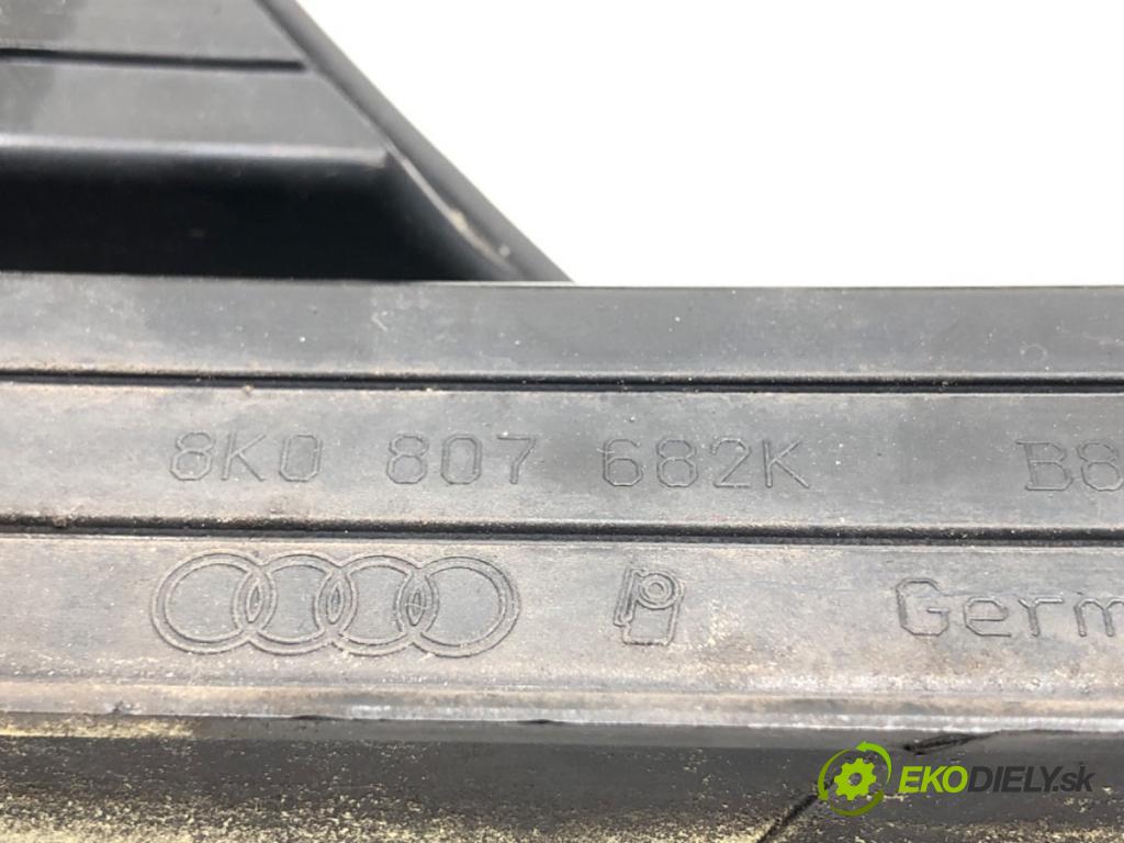 AUDI A4 B8 sedan 2012 125 kW 1.8 TFSI 1798 mří nárazníka pravý přední část 8K0807682K