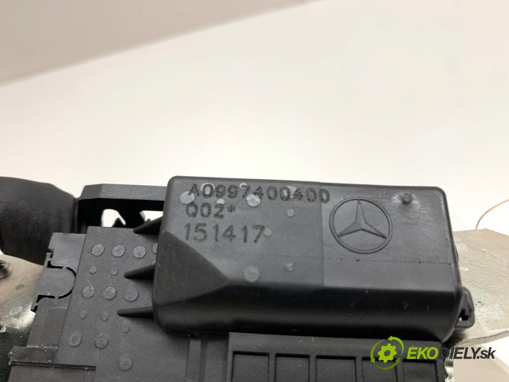 MERCEDES-BENZ CLA Shooting Brake Kombi 2017 100 kW CLA 200 CDI / d (117.908) 2143 zámok dveří zadní část A0997400400
