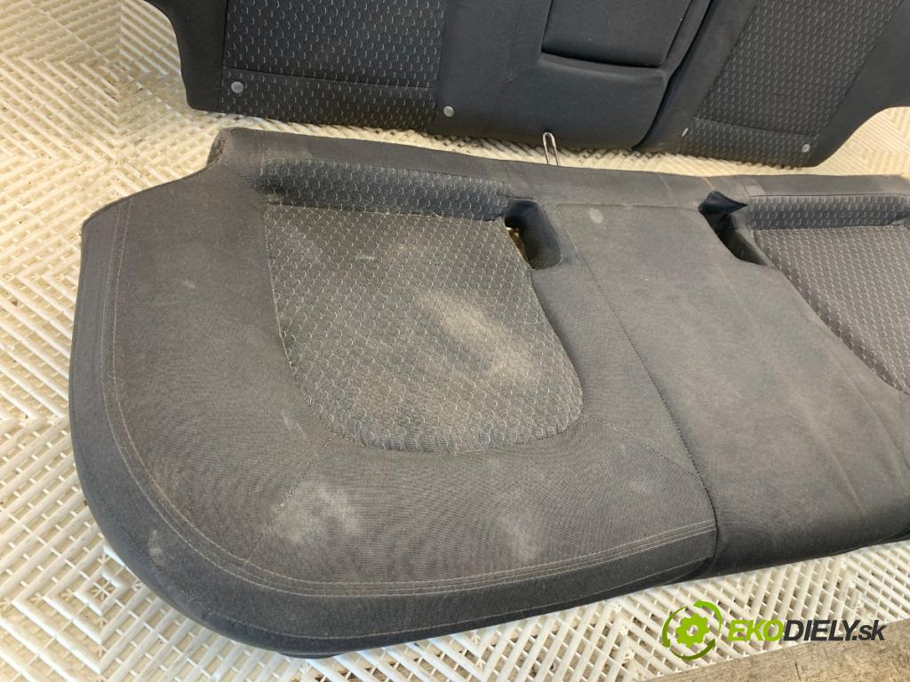 HYUNDAI ix35 SUV 2010 120 kW 2.0 1998 sedadlo druhý VLÁDA: