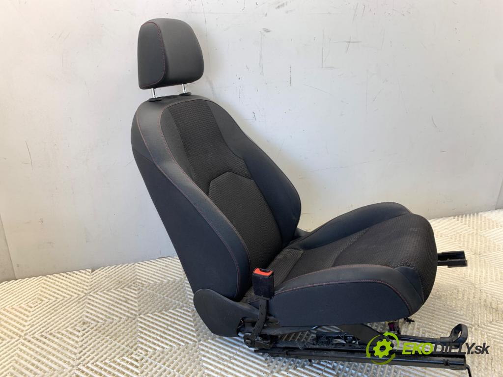 SEAT LEON III liftback 2019 110 kW 1.5 TSI 1495 sedadlo levý přední část