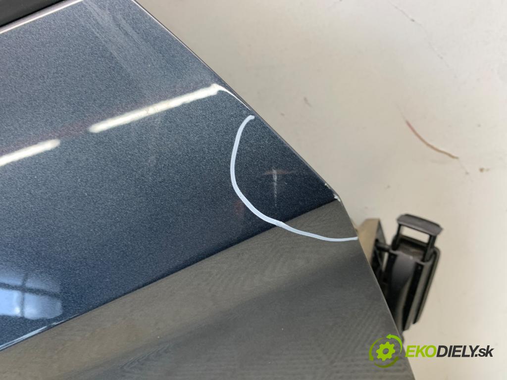 SEAT LEON III liftback 2019 110 kW 1.5 TSI 1495 dveře pravý přední část