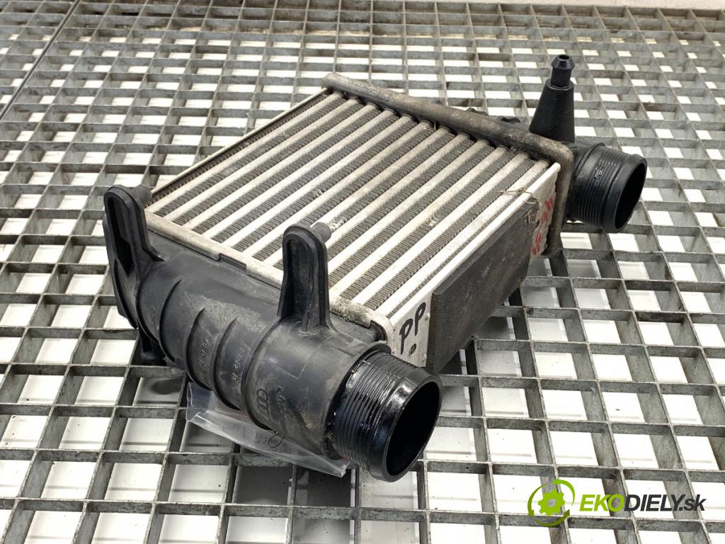 SEAT EXEO Kombi 2012 155 kW 2.0 TFSI 1984 intercooler pravý 8E0145806Q (Intercooler (chladič stlačeného vzduchu))