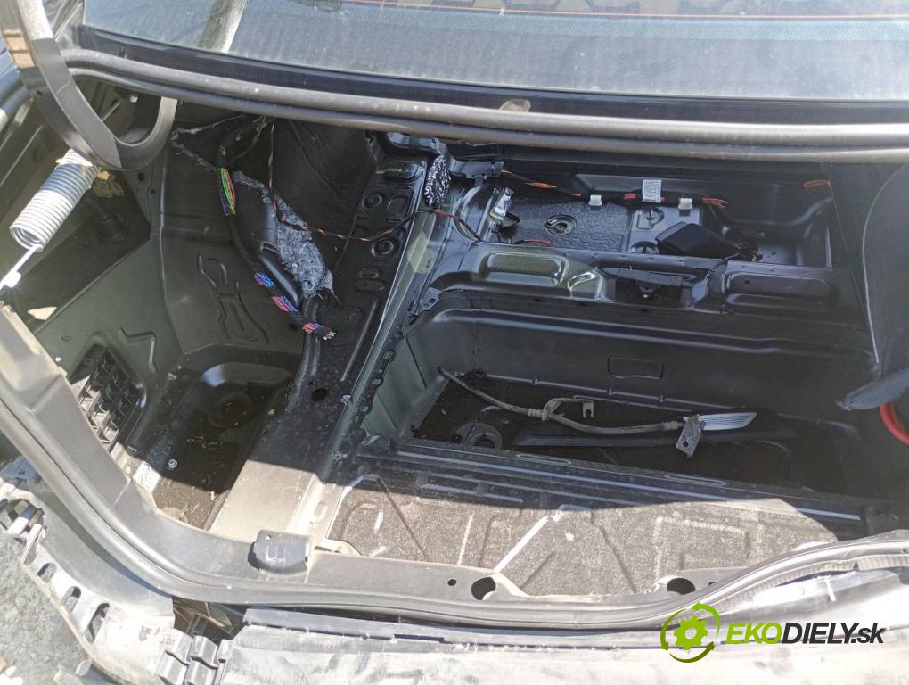 BMW F30 sedan 2014 155 kW 325 d 1995 KAROSERIA ČTVRŤÁK blatník práh střecha PODŁUŻNICA